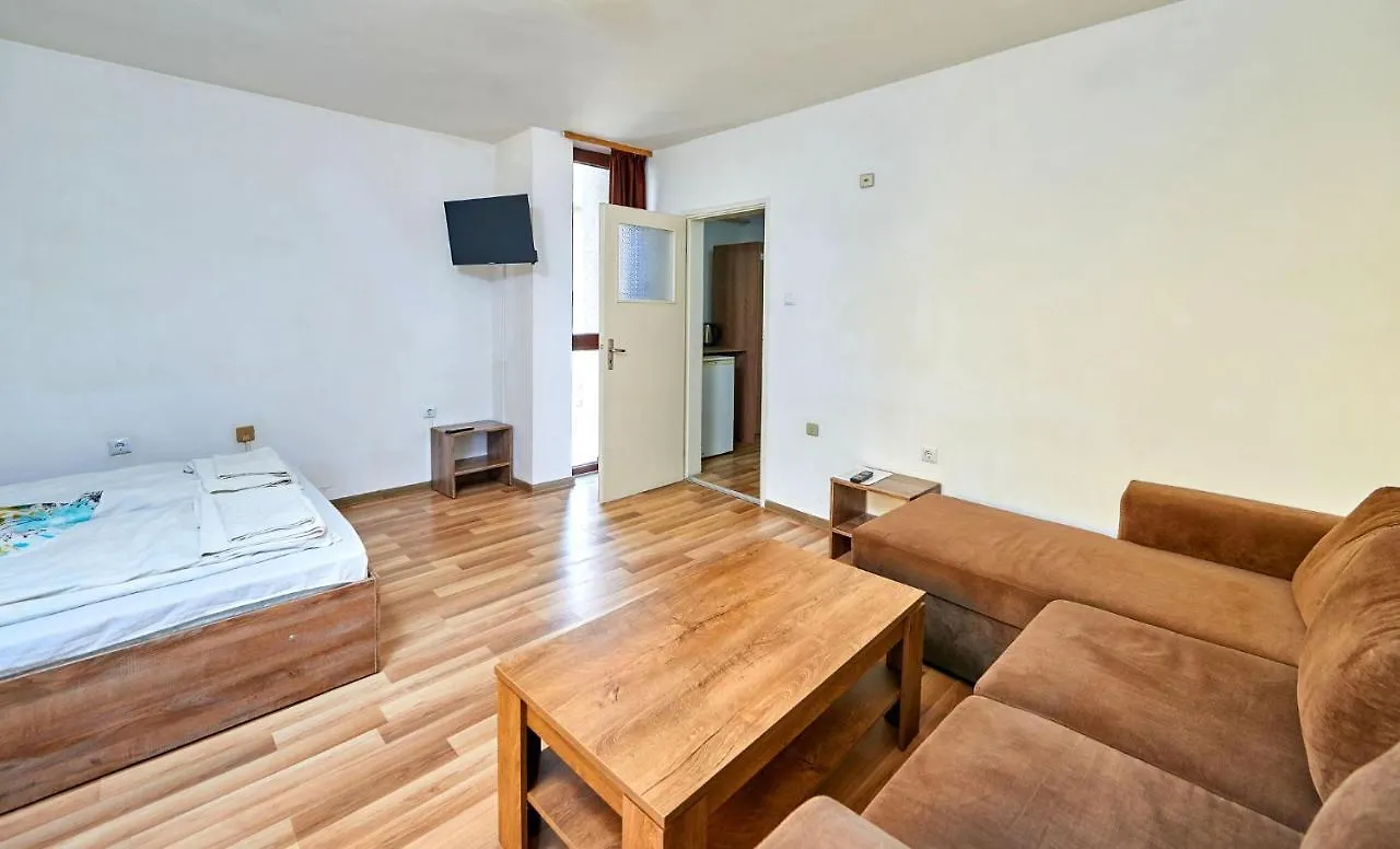 פרימורסקו Hotel Koral