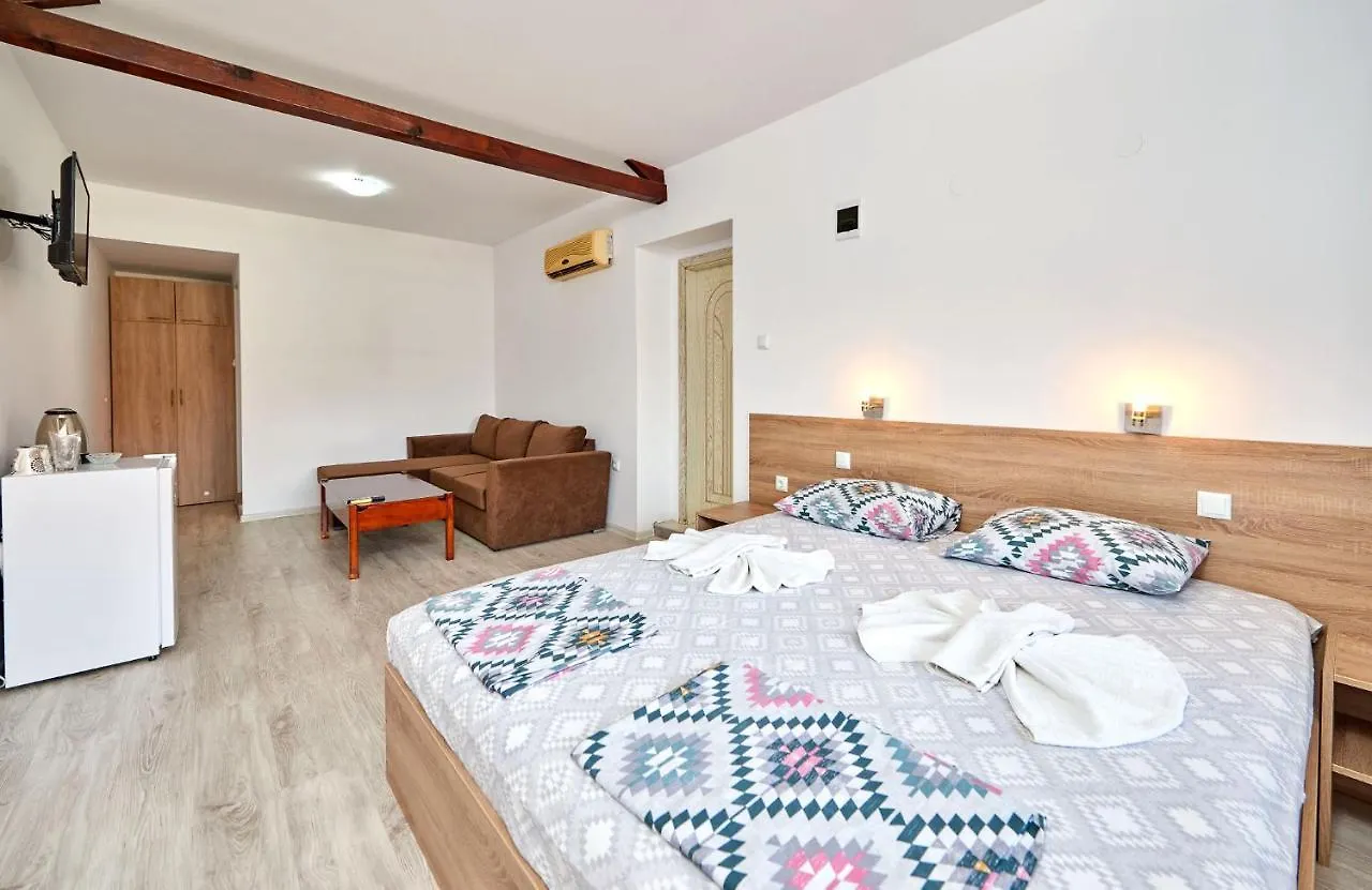 פרימורסקו Hotel Koral