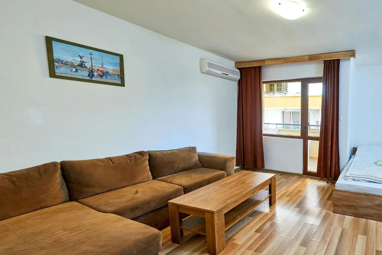 פרימורסקו Hotel Koral 2*,