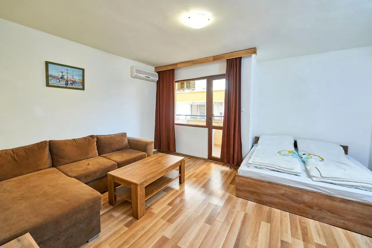 פרימורסקו Hotel Koral