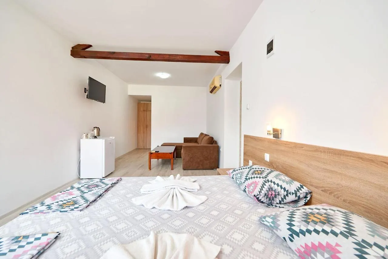 פרימורסקו Hotel Koral