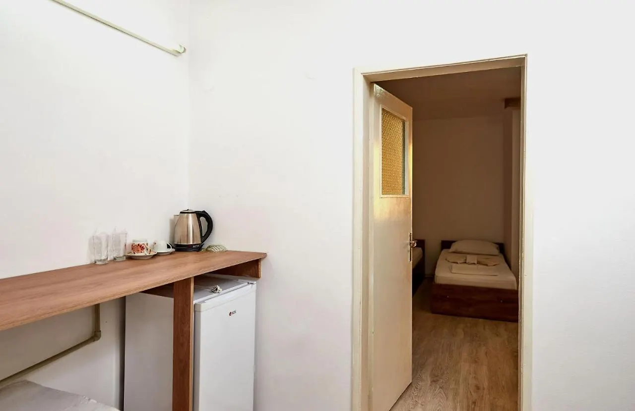 פרימורסקו Hotel Koral 2*,