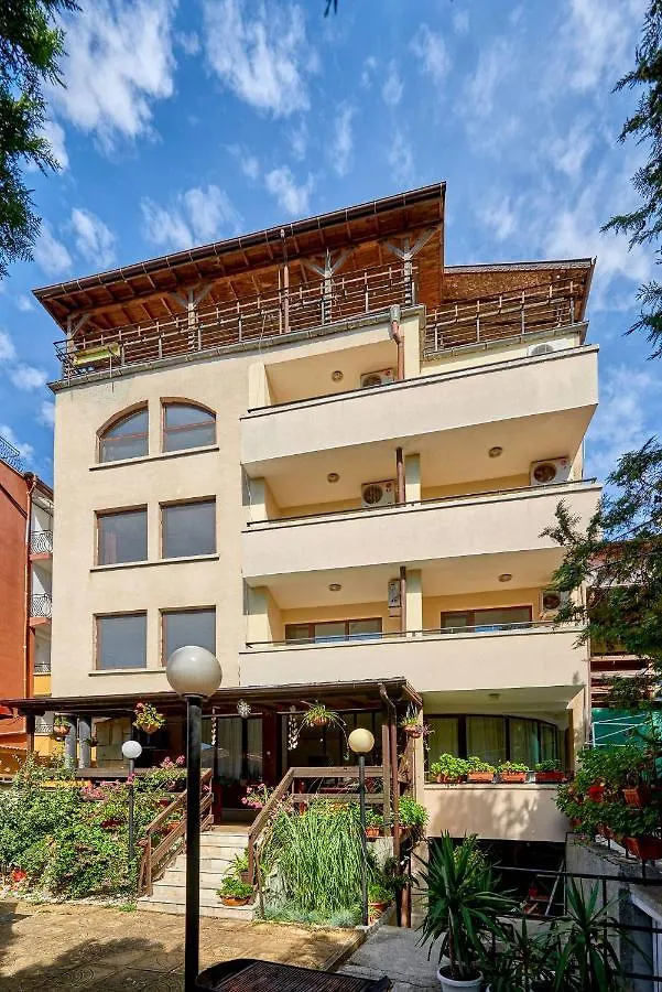 פרימורסקו Hotel Koral