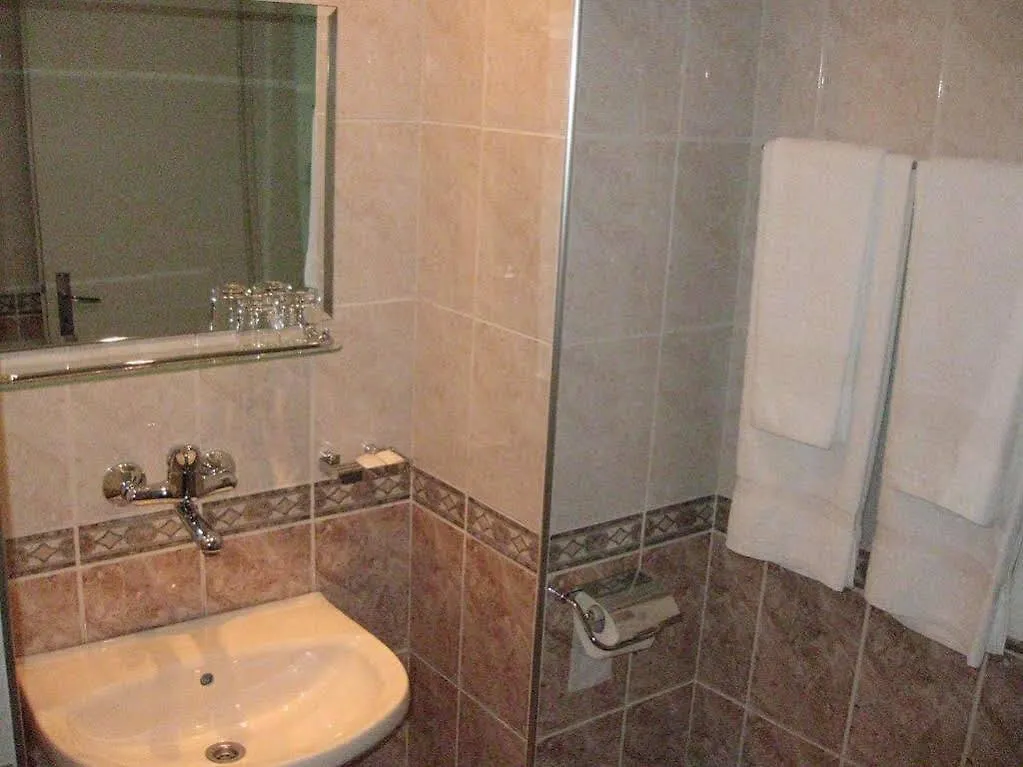 פרימורסקו Hotel Koral 2*,